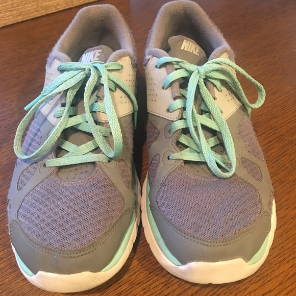 Woman’s Nike’s - Picture 3 of 8